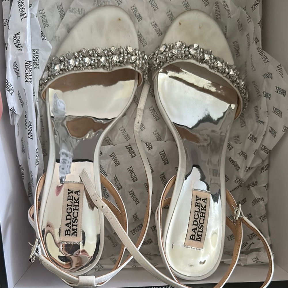 Badgley Mischka Nadine Soft White 8 M